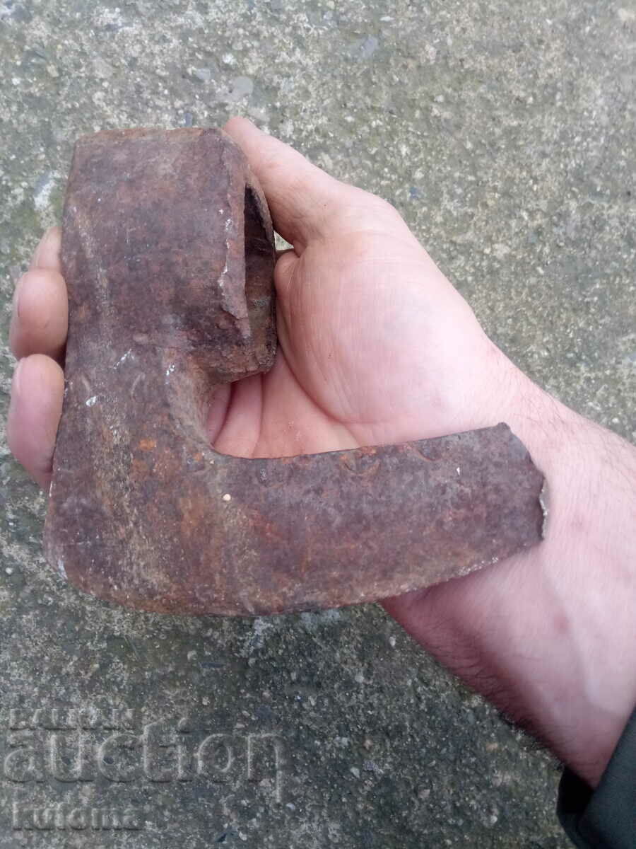 Auction An old hat Auction An old hat