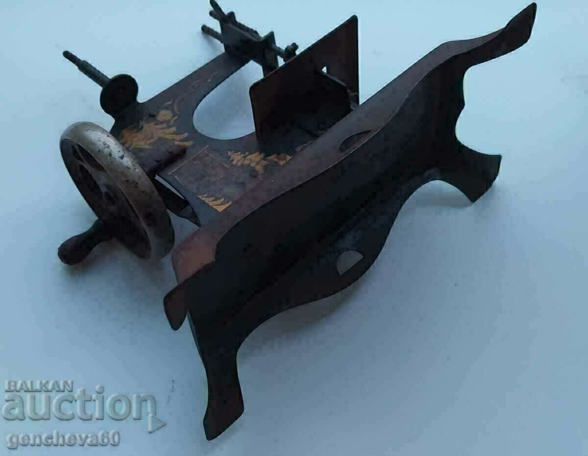 Rare metal, mini sewing machine / Germany - 6 Rare metal, mini sewing machine / Germany - 6