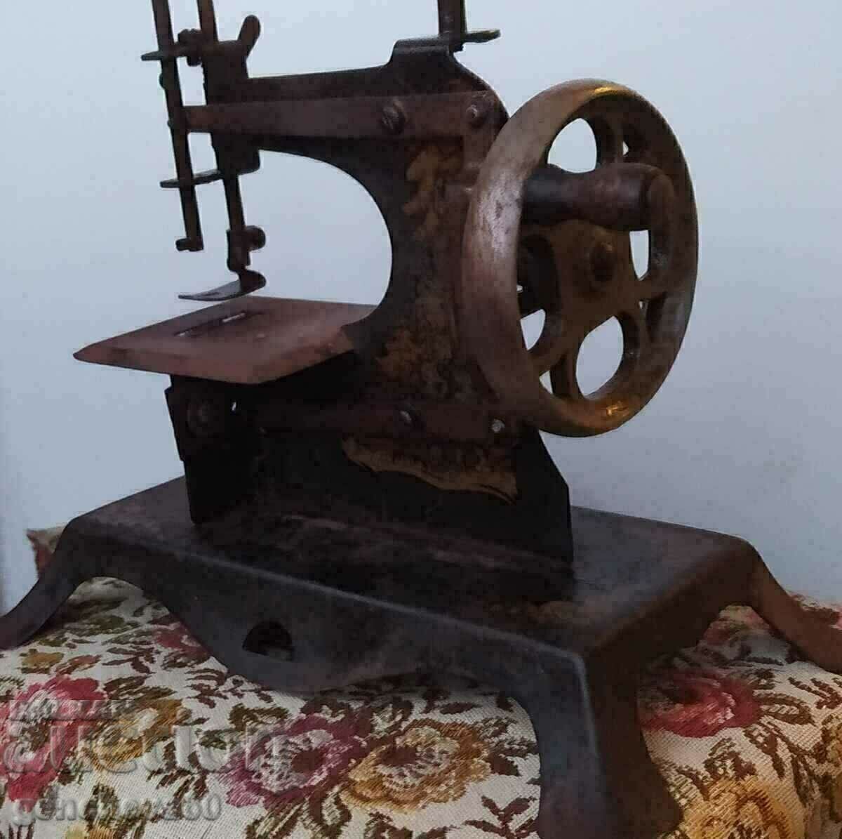 Rare metal, mini sewing machine / Germany - 7 Rare metal, mini sewing machine / Germany - 7