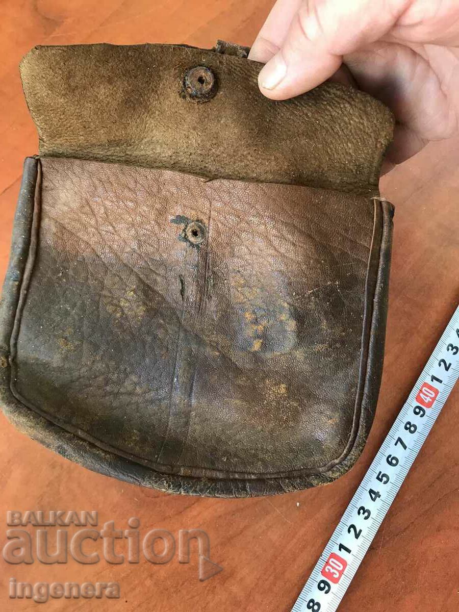 Auction KESIA PUNGIA LEATHER ANTIQUE DOUBLE-COMPARTMENT JUZDAN Auction KESIA PUNGIA LEATHER ANTIQUE DOUBLE-COMPARTMENT JUZDAN