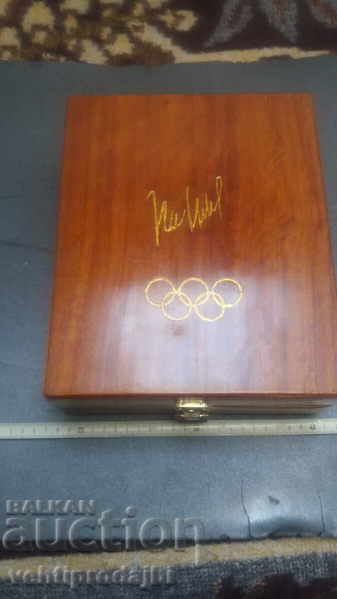 Cutie din lemn de lux pentru premii olimpice