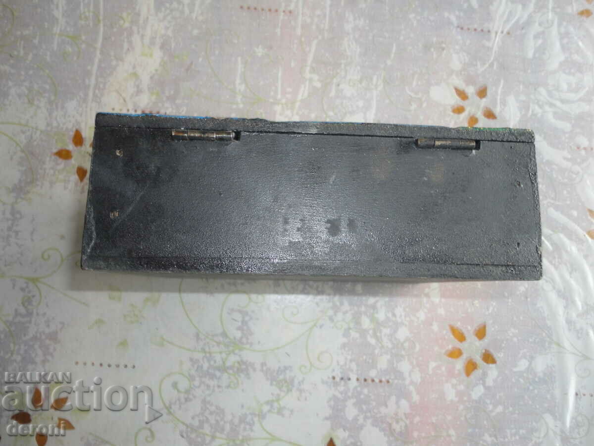 Delivery of Great gilt wooden box Delivery of Great gilt wooden box