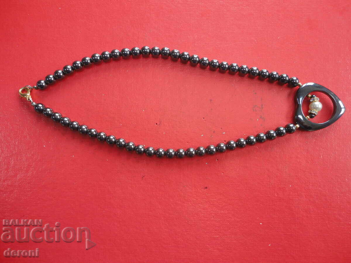 Δημοπρασία Υπέροχο κολιέ τσόκερ από αιματίτη Δημοπρασία Υπέροχο κολιέ τσόκερ από αιματίτη