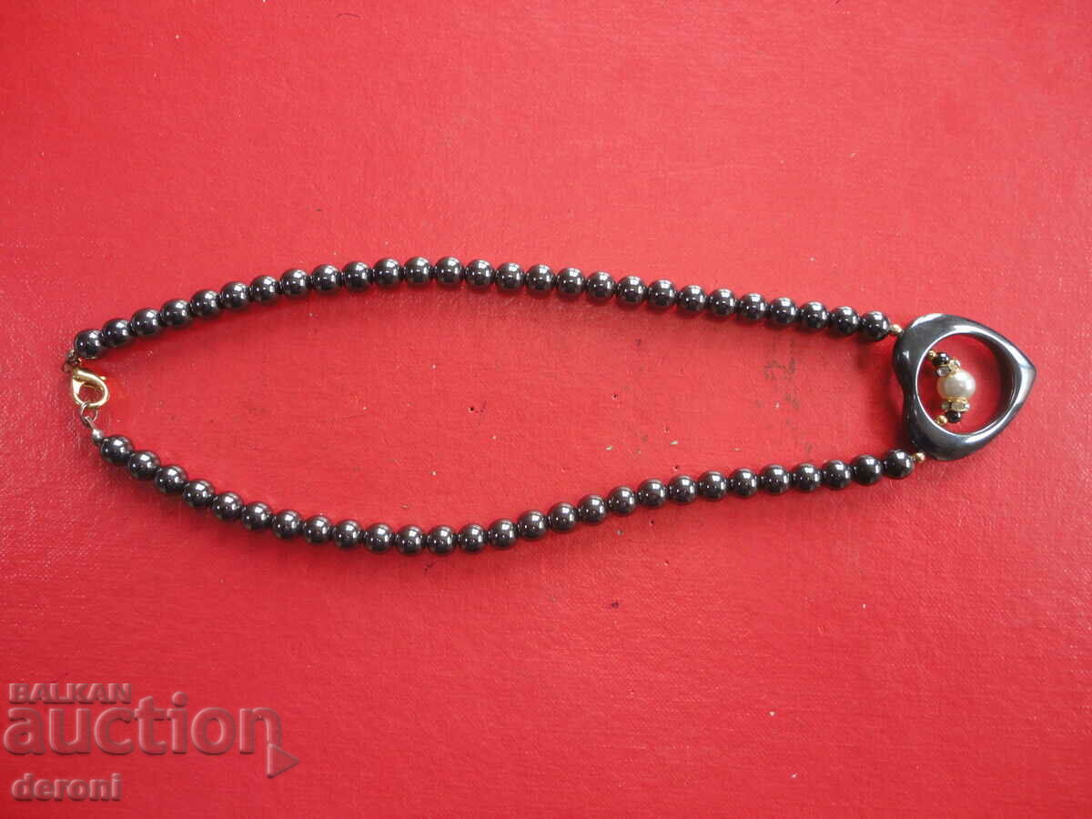 Παράδοση Υπέροχο κολιέ τσόκερ από αιματίτη Παράδοση Υπέροχο κολιέ τσόκερ από αιματίτη