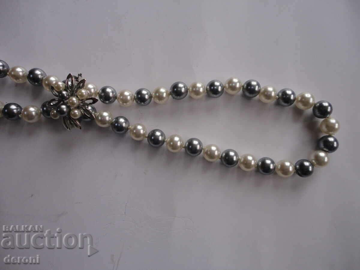 Auction Great pearl necklace Auction Great pearl necklace