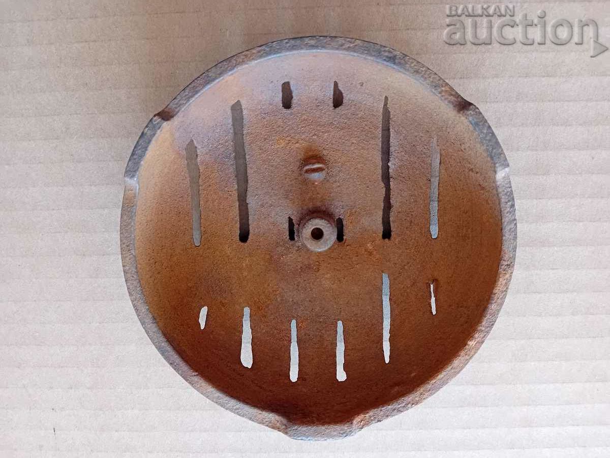 Delivery of Vintage METAL FIVE BEAR stove emblem Delivery of Vintage METAL FIVE BEAR stove emblem