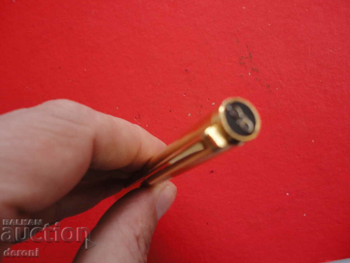 Позлатена писалка Corps Diplomatique с цена 80.00 лв. | € 40.90 Позлатена писалка Corps Diplomatique с цена 80.00 лв. | € 40.90