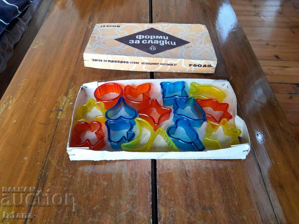 Auction Old forms for sweets Auction Old forms for sweets