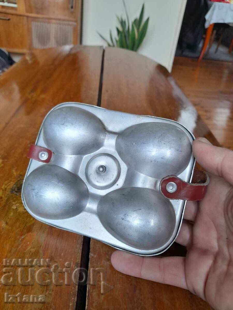 Delivery of An old egg box Delivery of An old egg box