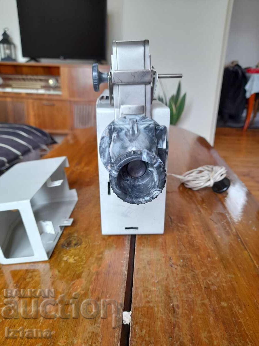 Old projector with price 45.00 BGN | € 23.01 Old projector with price 45.00 BGN | € 23.01