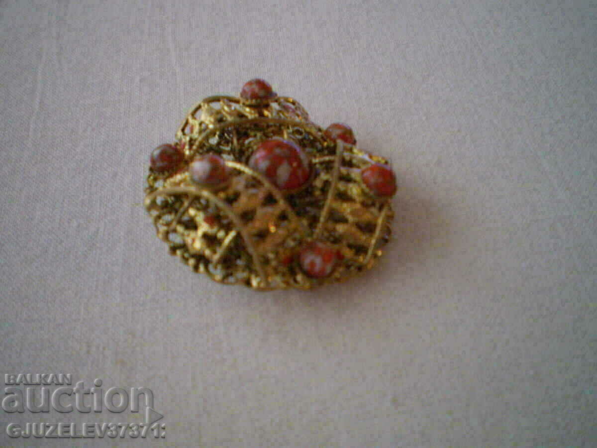Auction Brooch Vintage Red Gemstones - Jasper Auction Brooch Vintage Red Gemstones - Jasper