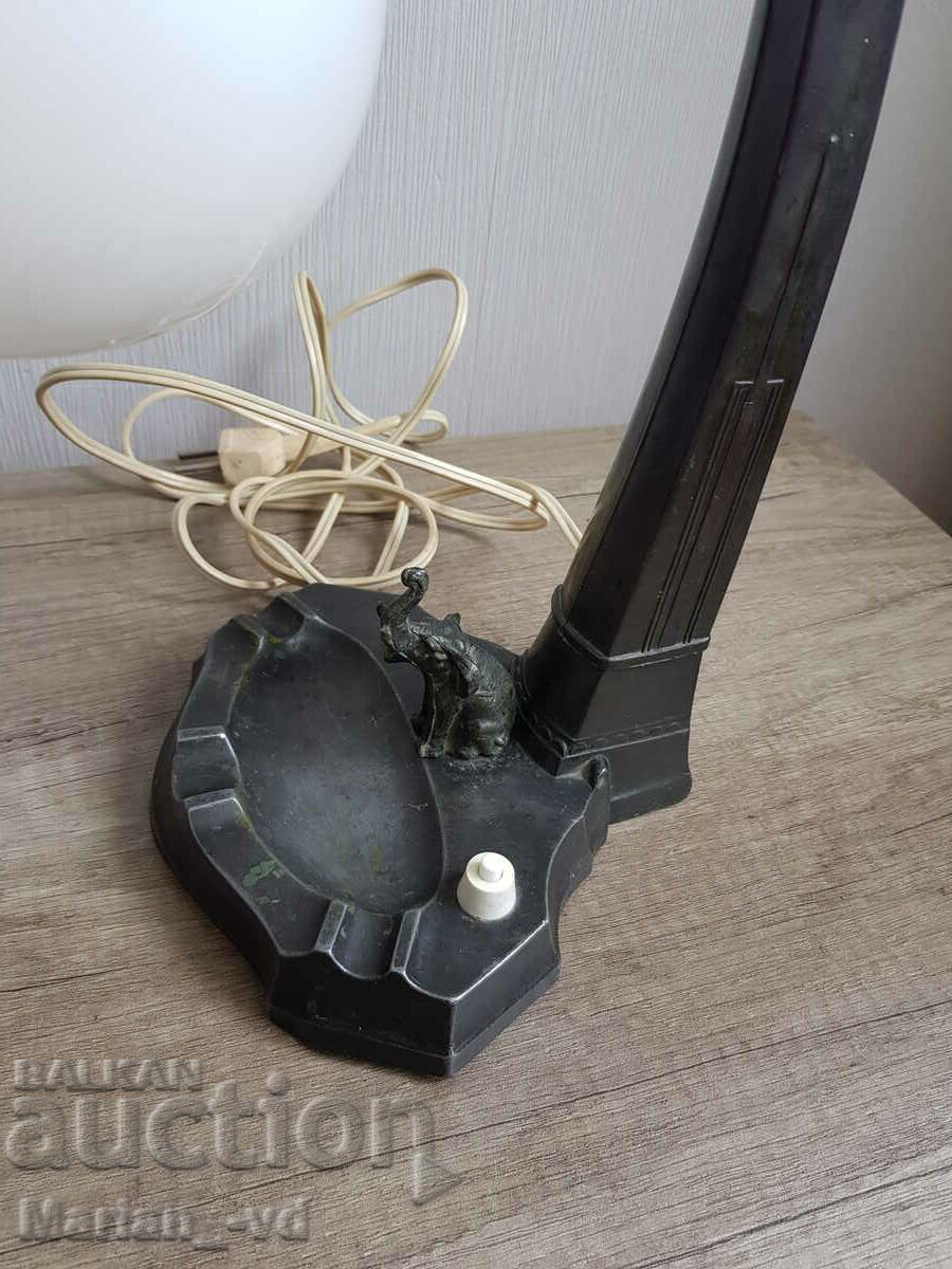 Livrarea Lampă veche de masă cu scrumieră Livrarea Lampă veche de masă cu scrumieră