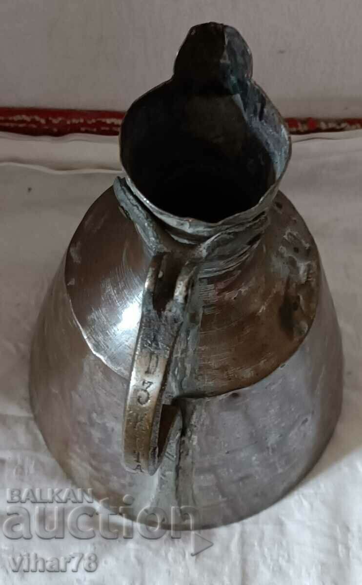 Delivery of Old copper kettle, copper vessel Delivery of Old copper kettle, copper vessel