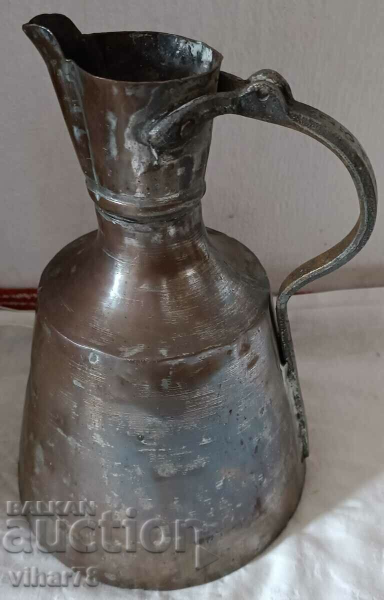 Old copper kettle, copper vessel Old copper kettle, copper vessel
