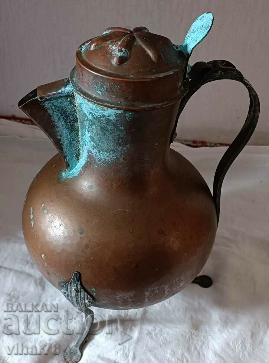 Auction  Old copper kettle, copper vessel