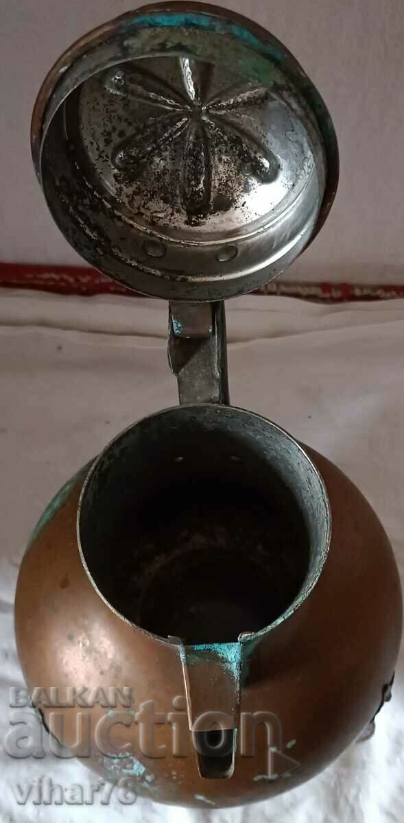 Delivery of Old copper kettle, copper vessel