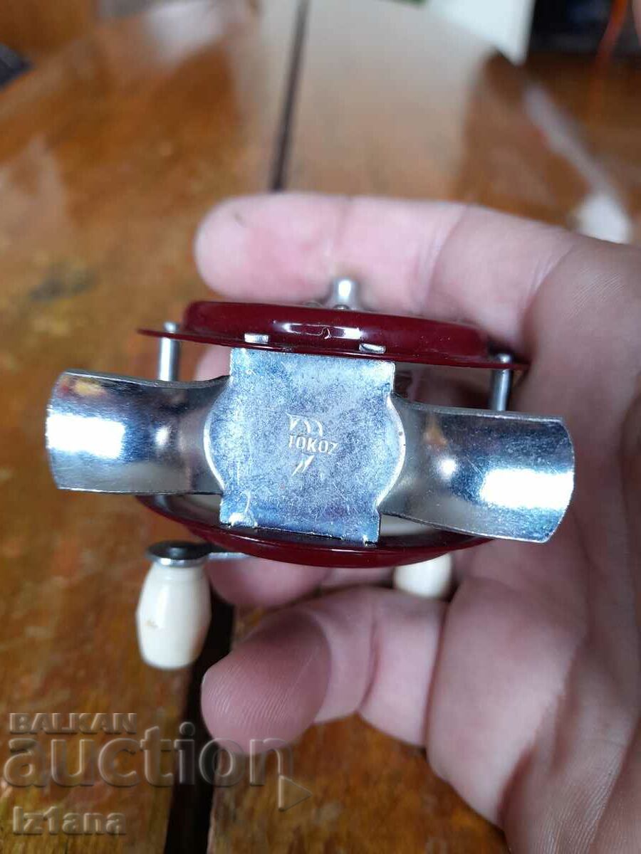 Delivery of Old fishing reel Tokoz