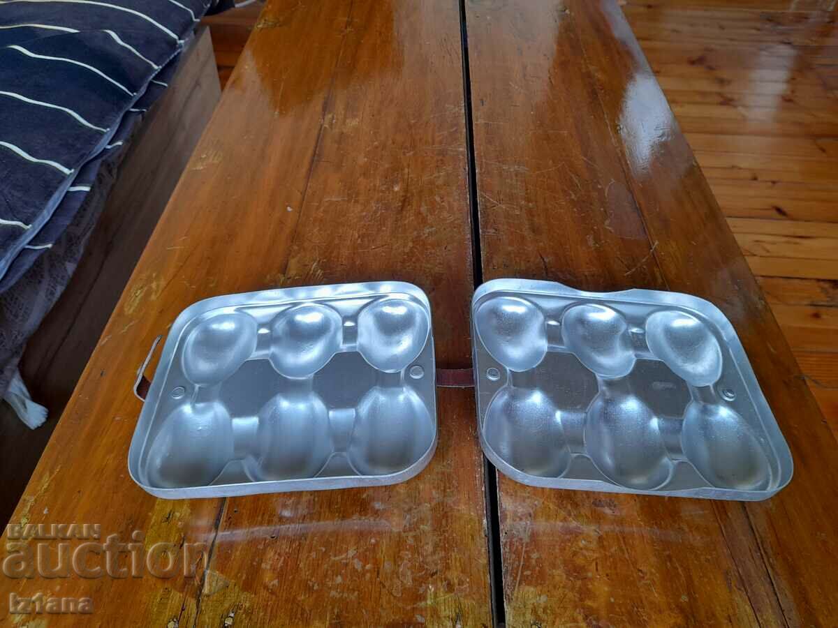 Delivery of An old egg box Delivery of An old egg box