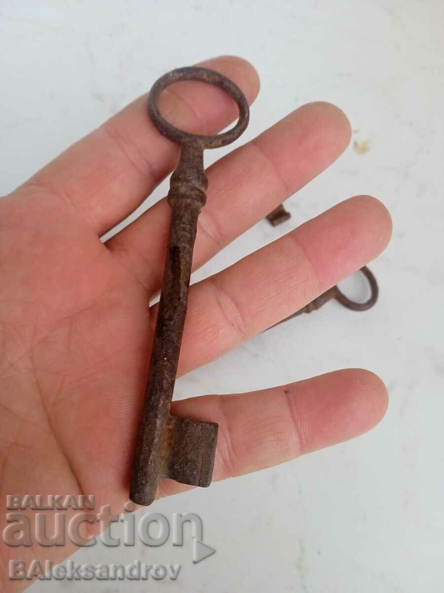 Licitație O mulțime de chei forjate vechi Licitație O mulțime de chei forjate vechi