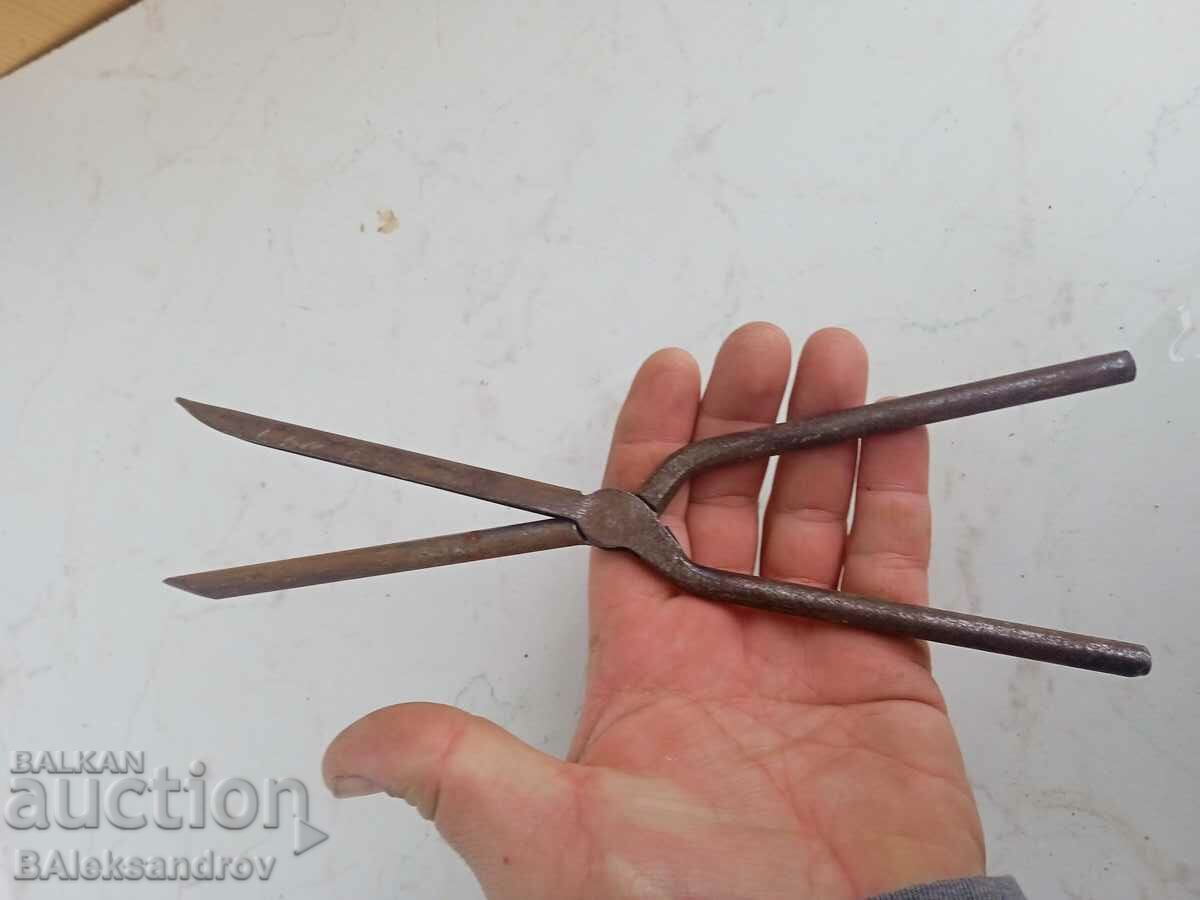 Παράδοση Παλιό σφυρήλατο σίδερο για μπούκλες Παράδοση Παλιό σφυρήλατο σίδερο για μπούκλες