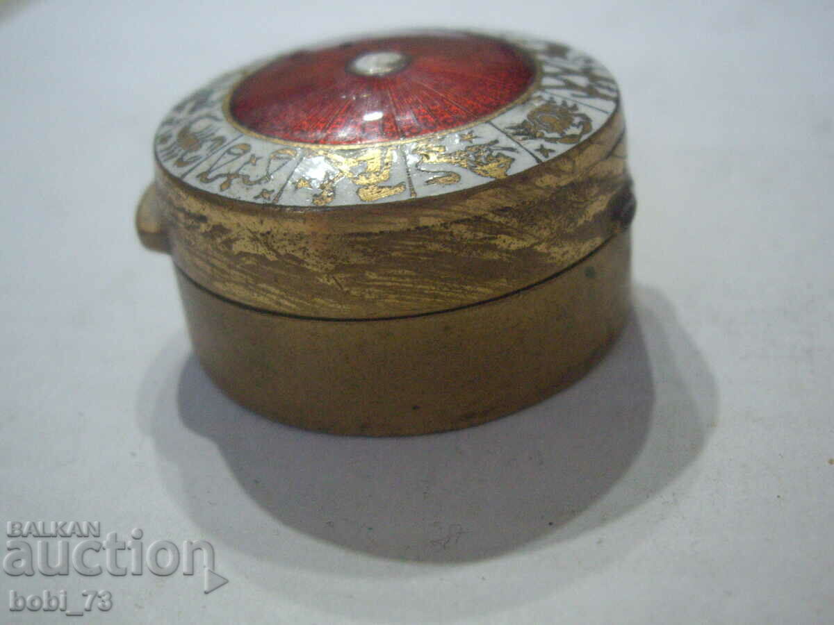 Auction Small bronze enamel box. Auction Small bronze enamel box.