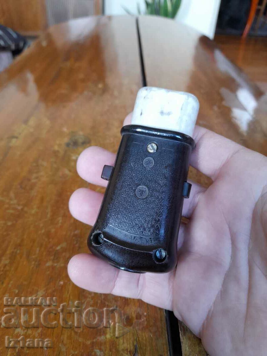 Old plug plug with price 12.00 BGN | € 6.14 Old plug plug with price 12.00 BGN | € 6.14