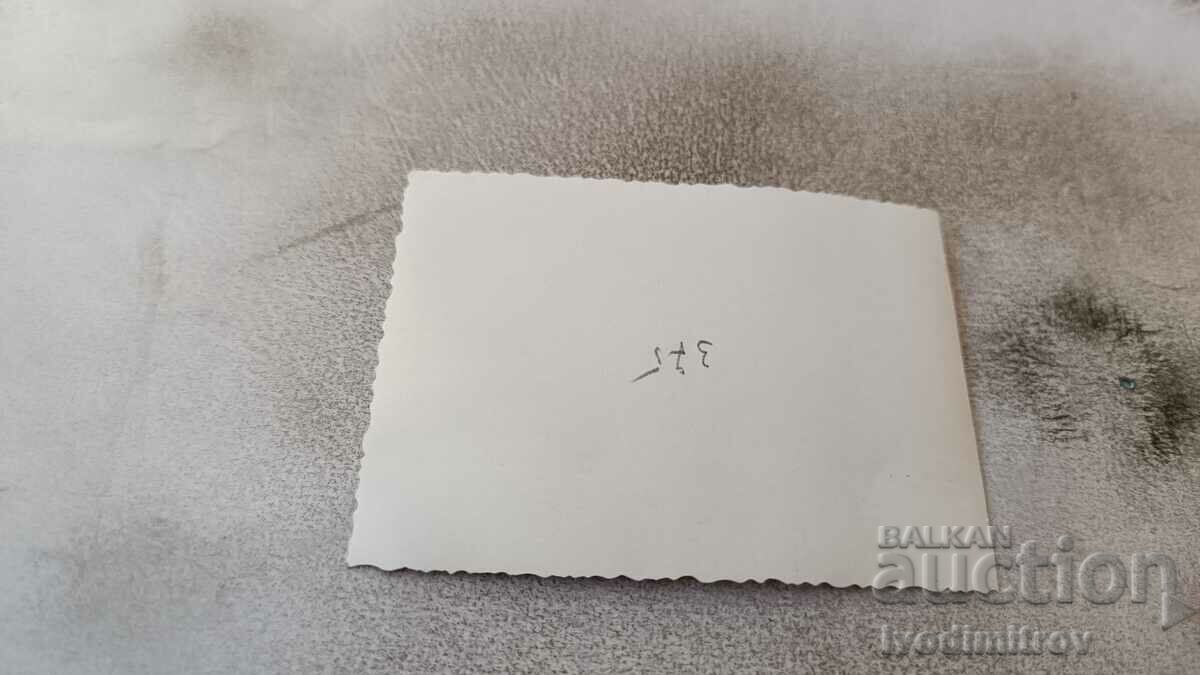 Fotografie Omul pe plajă cu preț 1.65 BGN | € 0.84 Fotografie Omul pe plajă cu preț 1.65 BGN | € 0.84