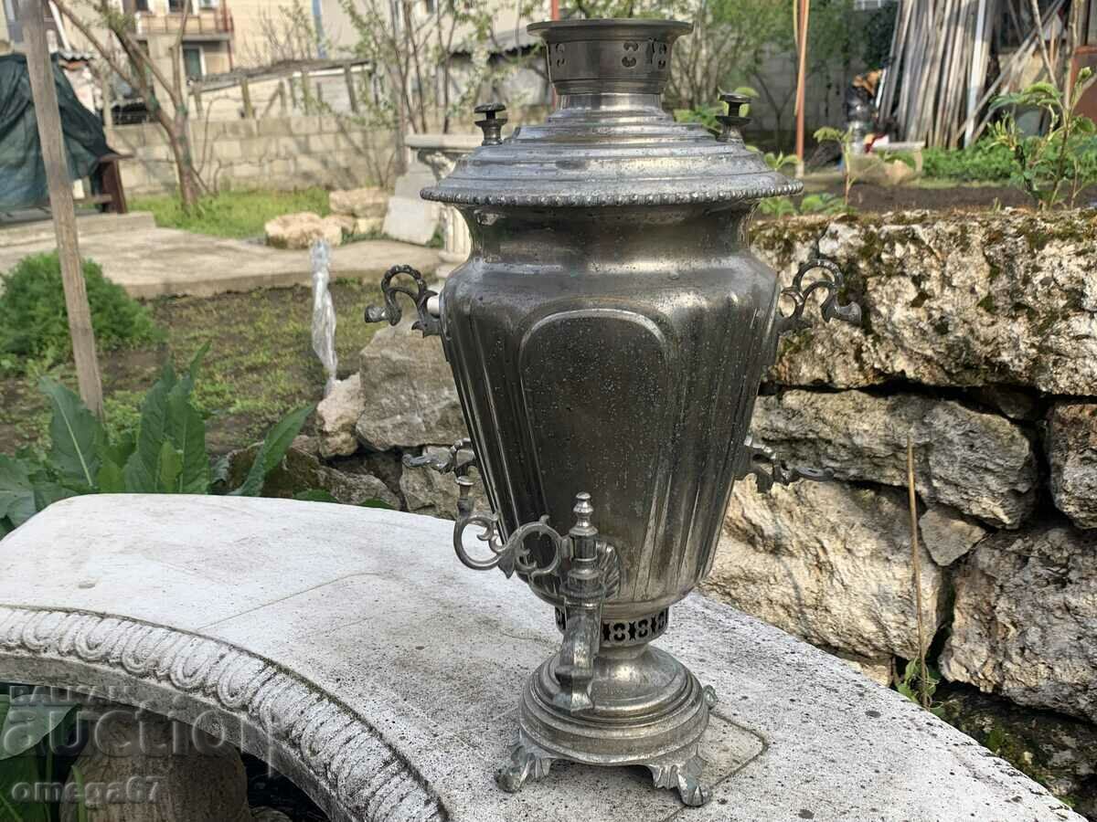 Старинен голям самовар на въглища царска Русия