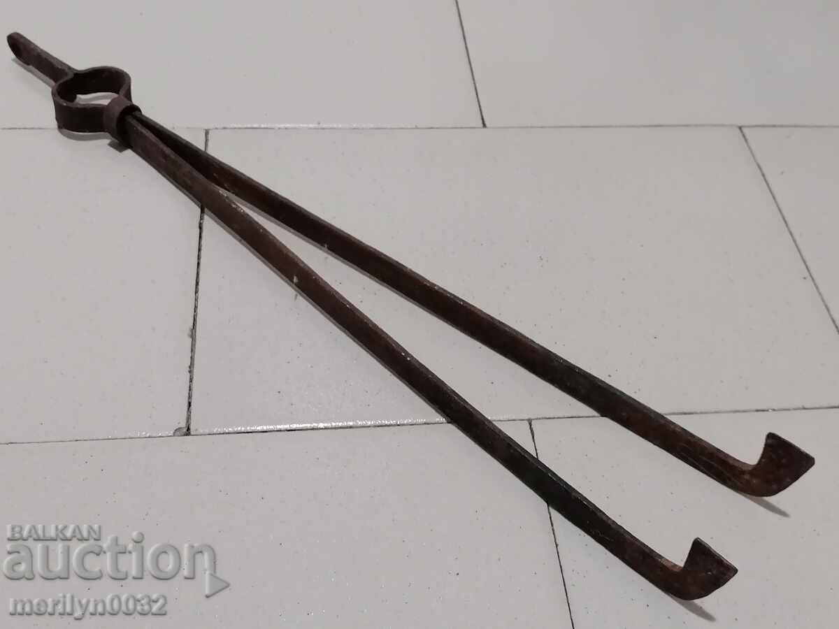 Παλιά πλαστών το πόκερ, λαβίδες, σφυρήλατο σίδερο με τιμή 33.00 BGN | € 16.87 Παλιά πλαστών το πόκερ, λαβίδες, σφυρήλατο σίδερο με τιμή 33.00 BGN | € 16.87