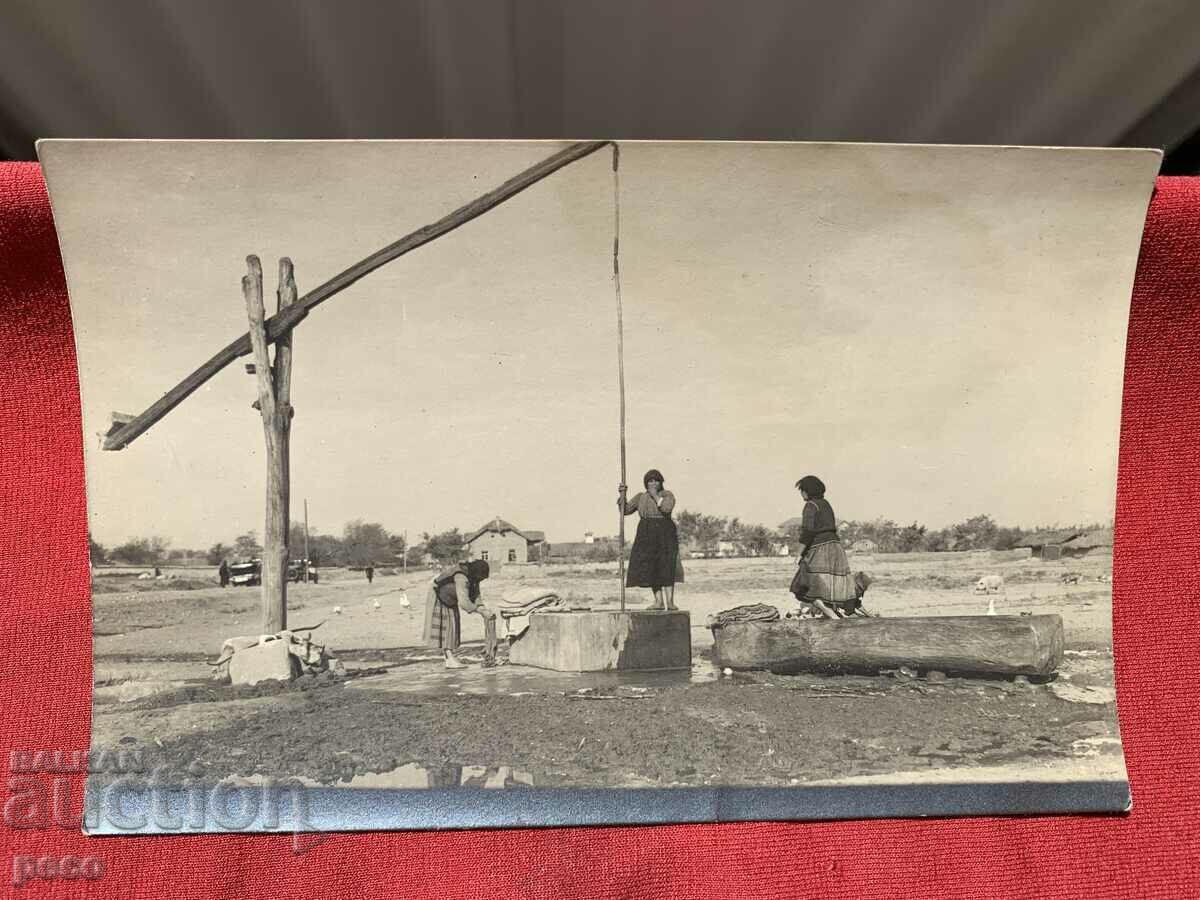 Auction Old well Washing clothes Lifestyle and culture old photo Auction Old well Washing clothes Lifestyle and culture old photo