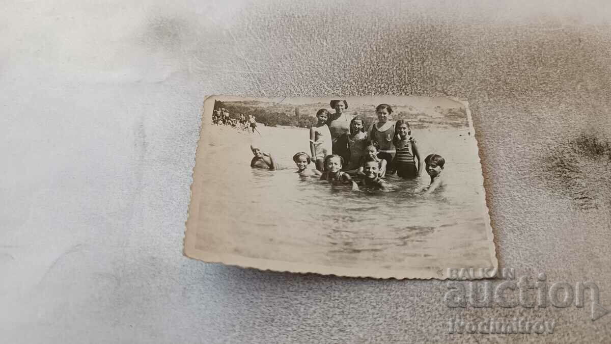 Photo Two women and children in the sea
