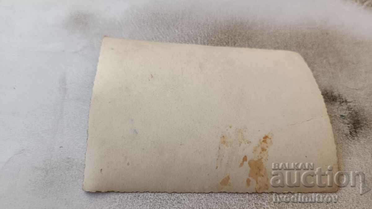 Φωτογραφία Δύο άνδρες και παιδιά στην παραλία με τιμή 1.65 BGN | € 0.84 Φωτογραφία Δύο άνδρες και παιδιά στην παραλία με τιμή 1.65 BGN | € 0.84