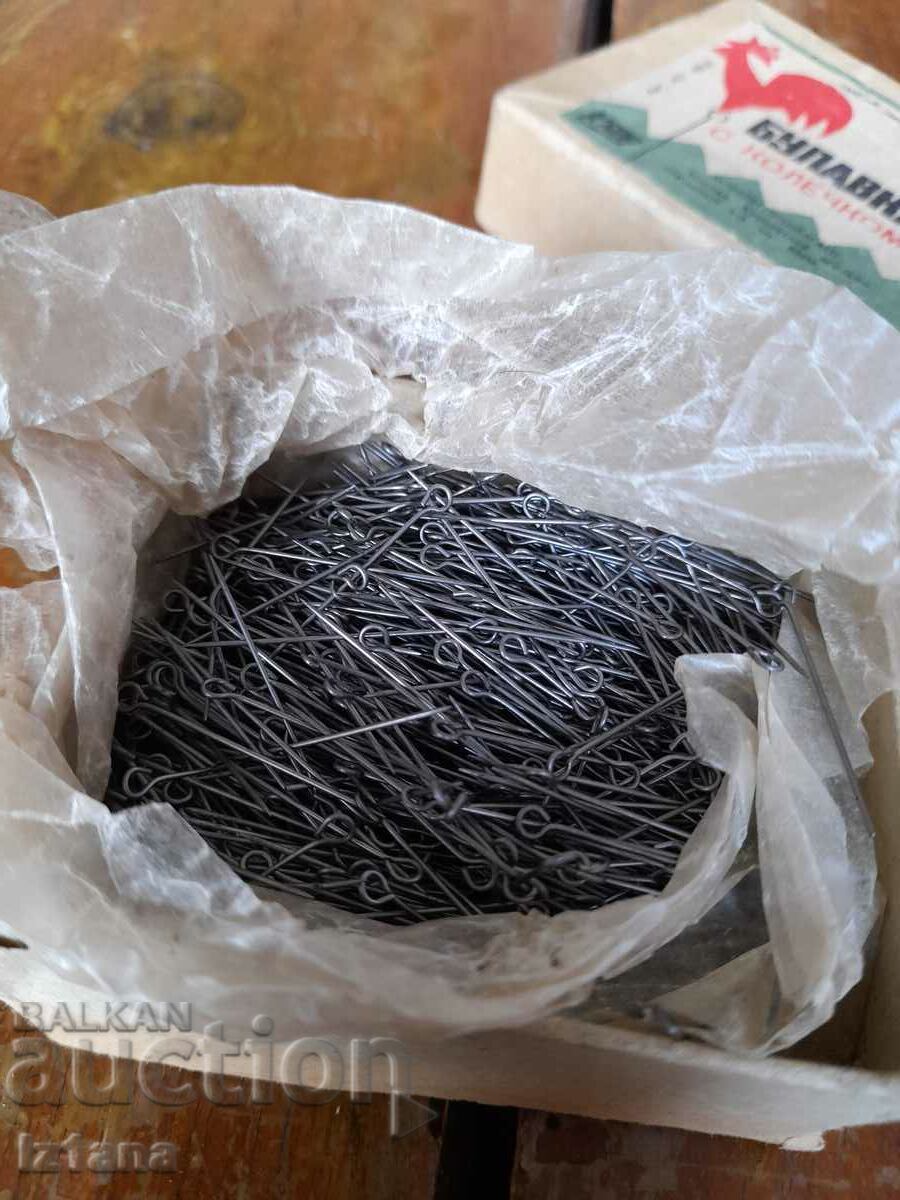 Livrarea Pin vechi Pin, Pin