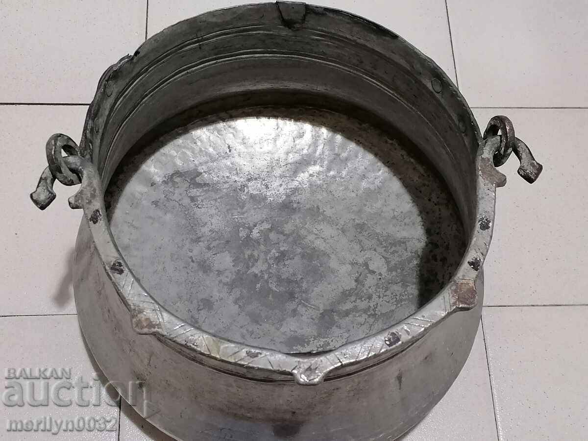 Vechi cazan de cupru vas de aramă amenințare mence cu preț 99.00 BGN | € 50.62 Vechi cazan de cupru vas de aramă amenințare mence cu preț 99.00 BGN | € 50.62