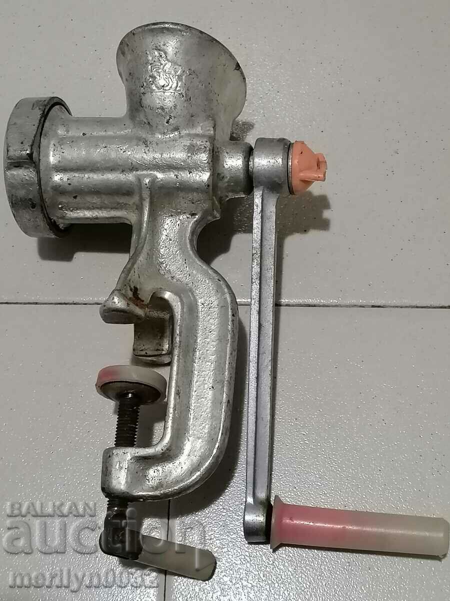 Παλιά μηχανή κοπής κρέατος της ΕΣΣΔ με τιμή 49.00 BGN | € 25.05 Παλιά μηχανή κοπής κρέατος της ΕΣΣΔ με τιμή 49.00 BGN | € 25.05