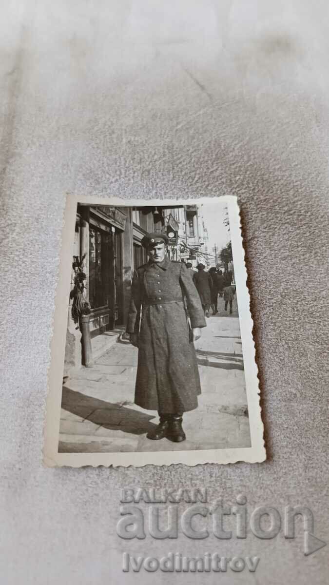 Φωτογραφία Αξιωματικός της Σόφιας στο πεζοδρόμιο 1940