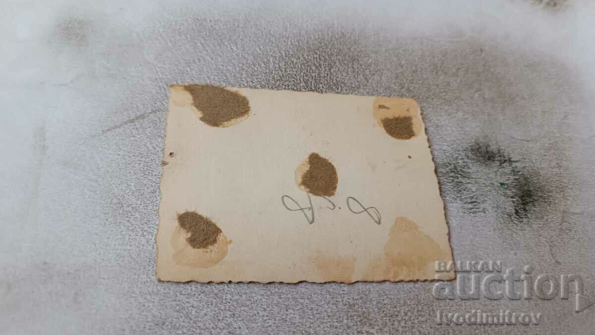 Φωτογραφία Σοφία Τρεις νεαροί άνδρες στο δρόμο με τιμή 2.65 BGN | € 1.35