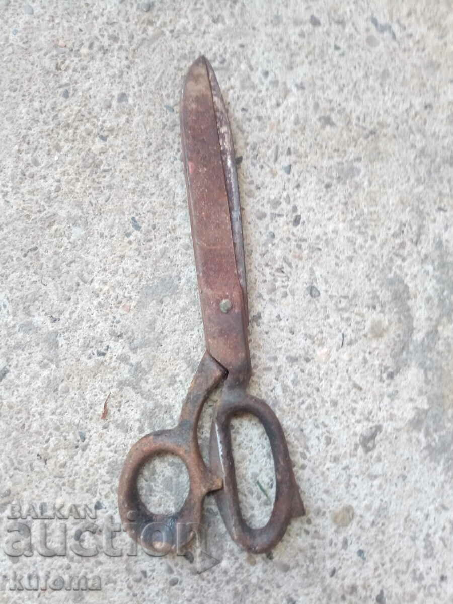 Old tailor's scissors with price 9.99 BGN | € 5.11 Old tailor's scissors with price 9.99 BGN | € 5.11