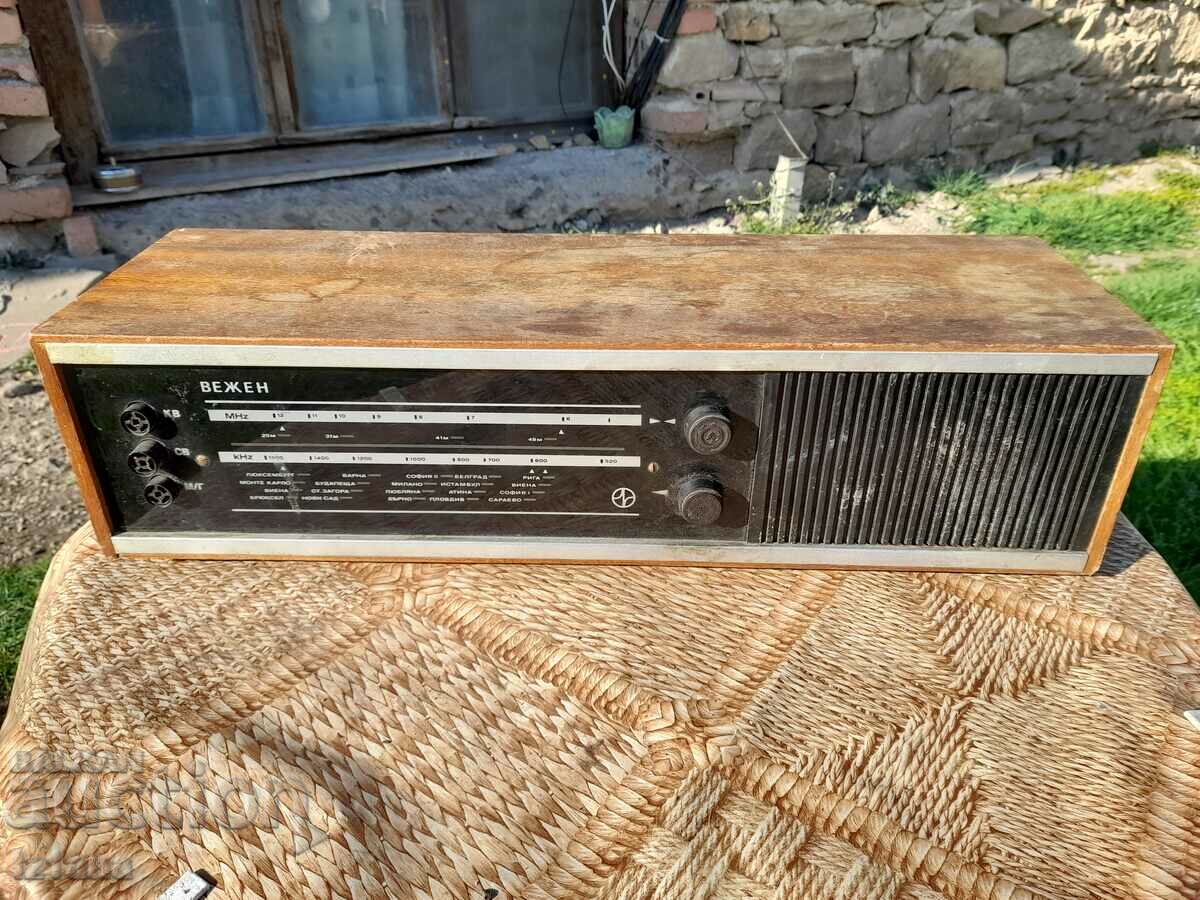 Old radio, radio receiver Vezhen