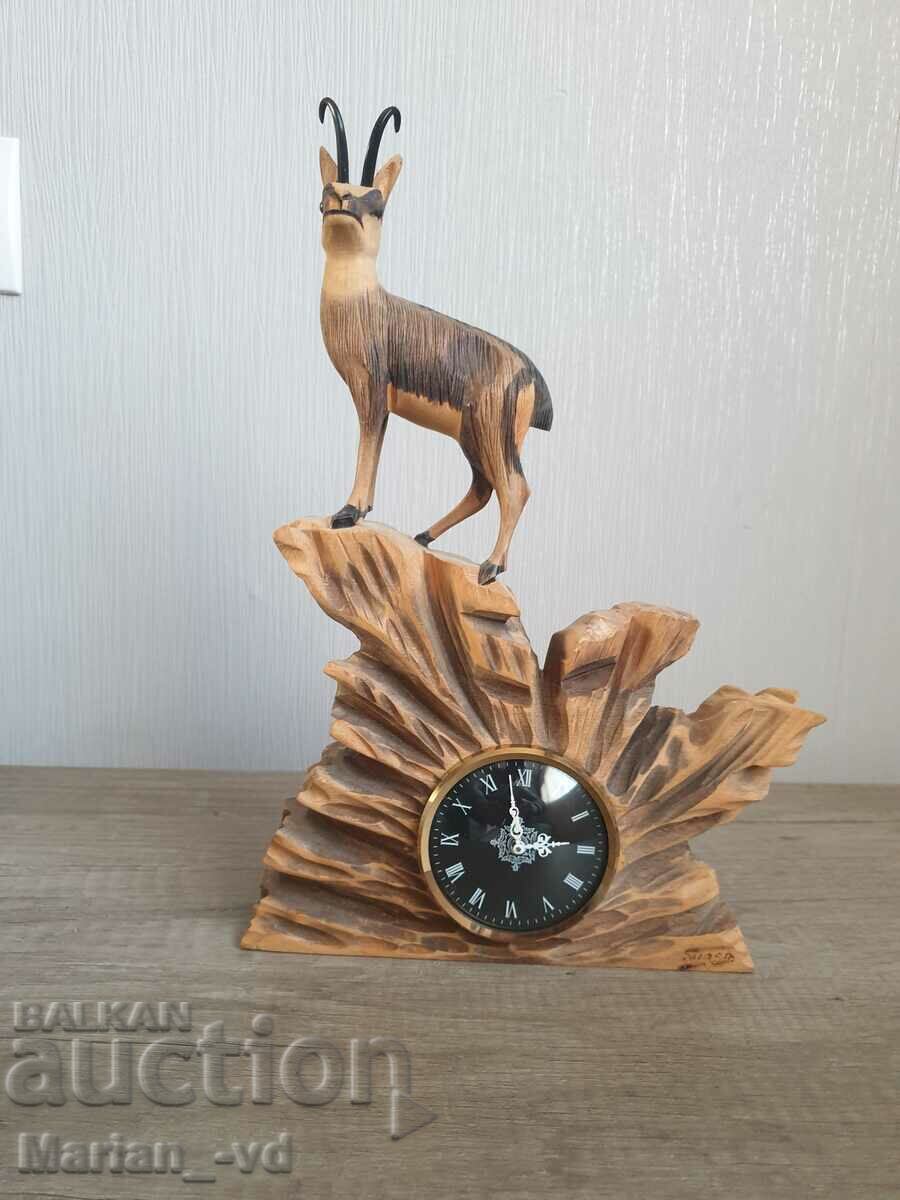 Delivery of Mechanical table clock with wood carving