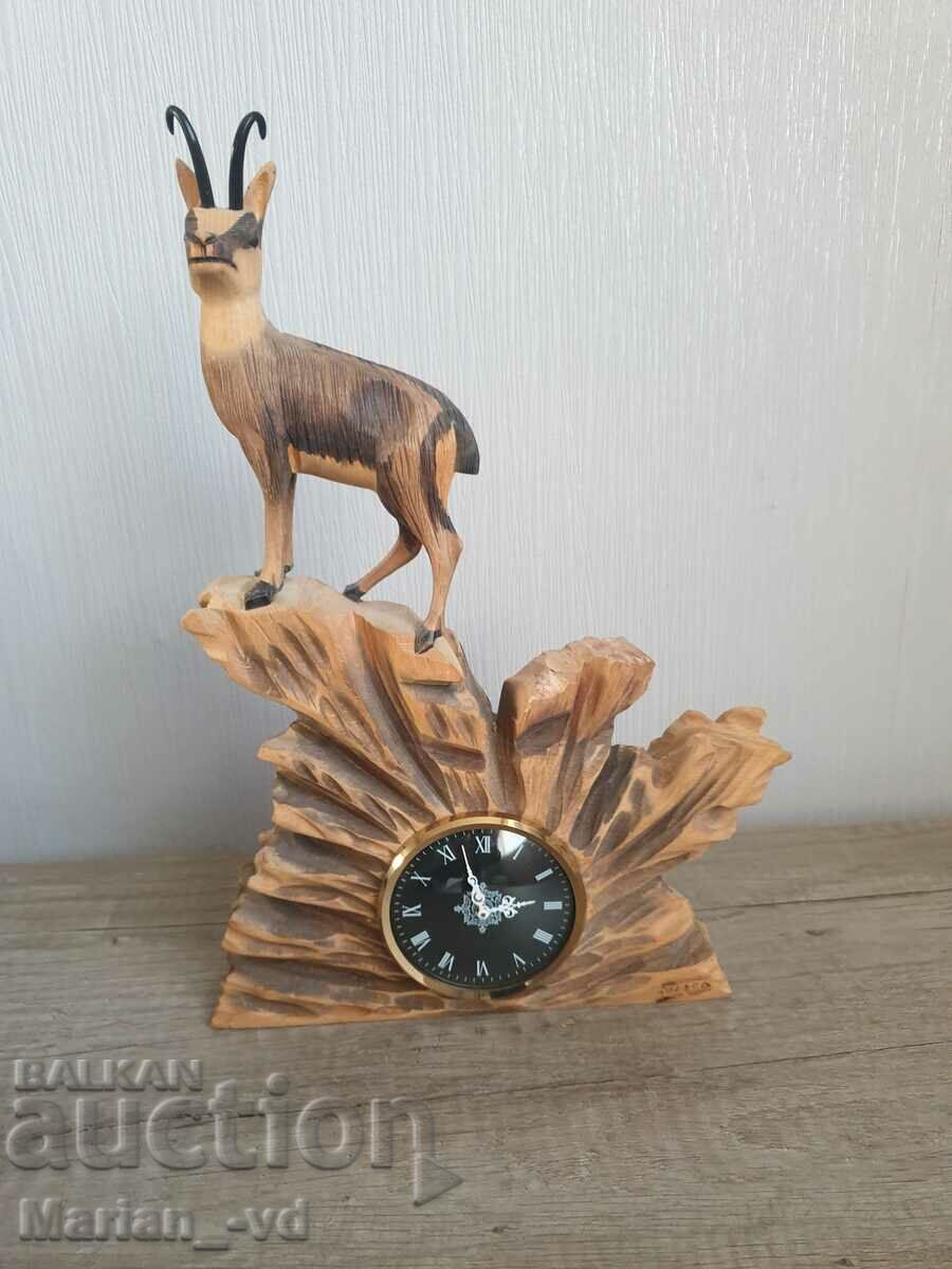 Mechanical table clock with wood carving