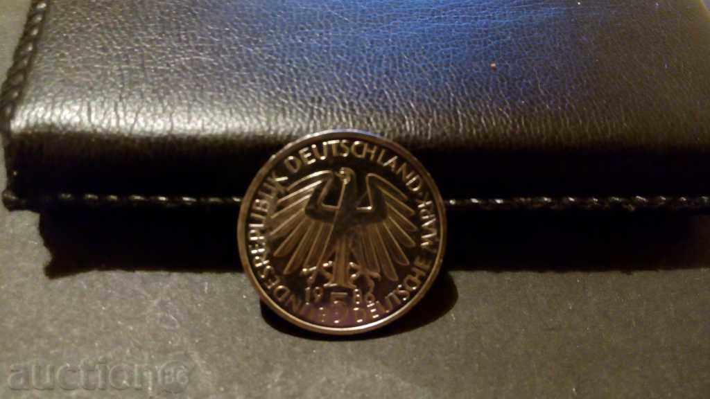 5 σημάδια επέτειο με τιμή 7.99 BGN | € 4.09 5 σημάδια επέτειο με τιμή 7.99 BGN | € 4.09