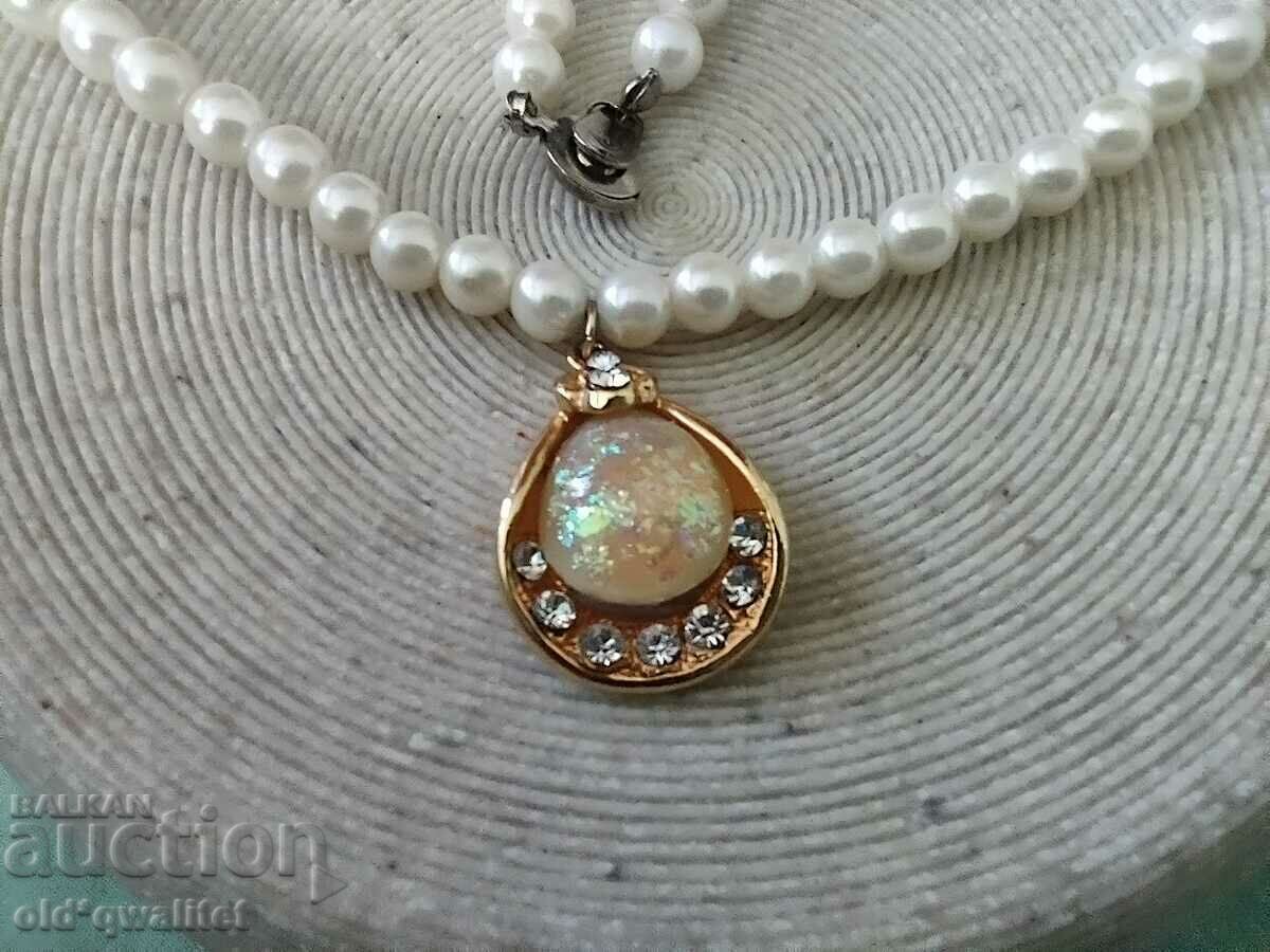 Frumos colier japonez, ștampilă cu preț 97.00 BGN | € 49.60 Frumos colier japonez, ștampilă cu preț 97.00 BGN | € 49.60