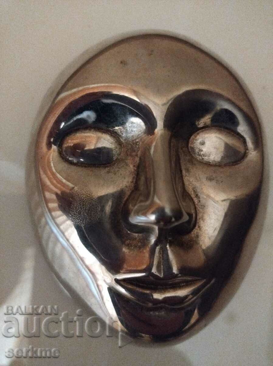 Μεταλλική μάσκα