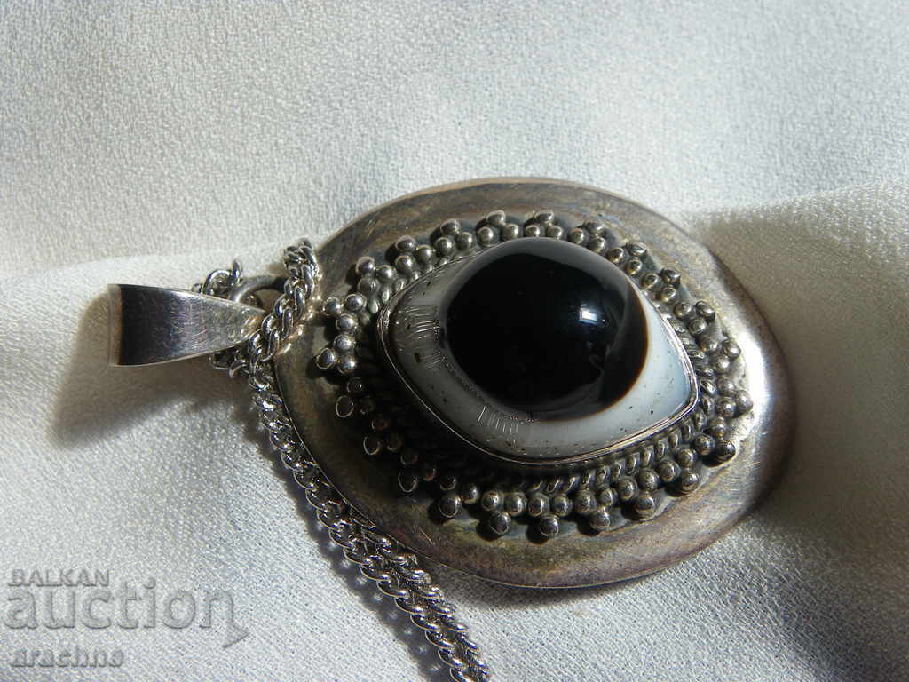 Exotic silver medallion - 5 Exotic silver medallion - 5