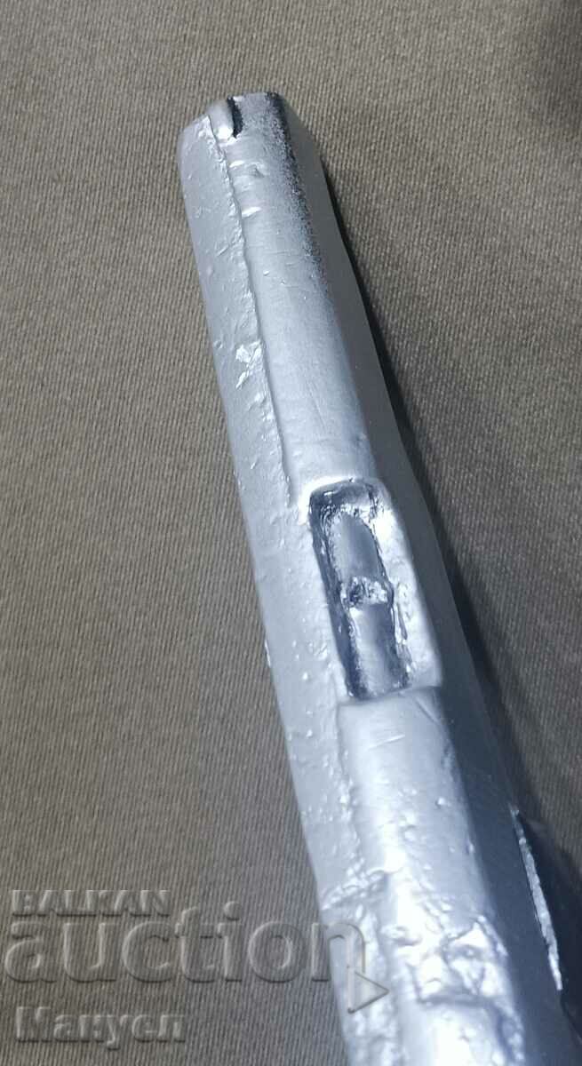 Старо военно моделче на пистолет . с цена 24.90 лв. | € 12.73 Старо военно моделче на пистолет . с цена 24.90 лв. | € 12.73