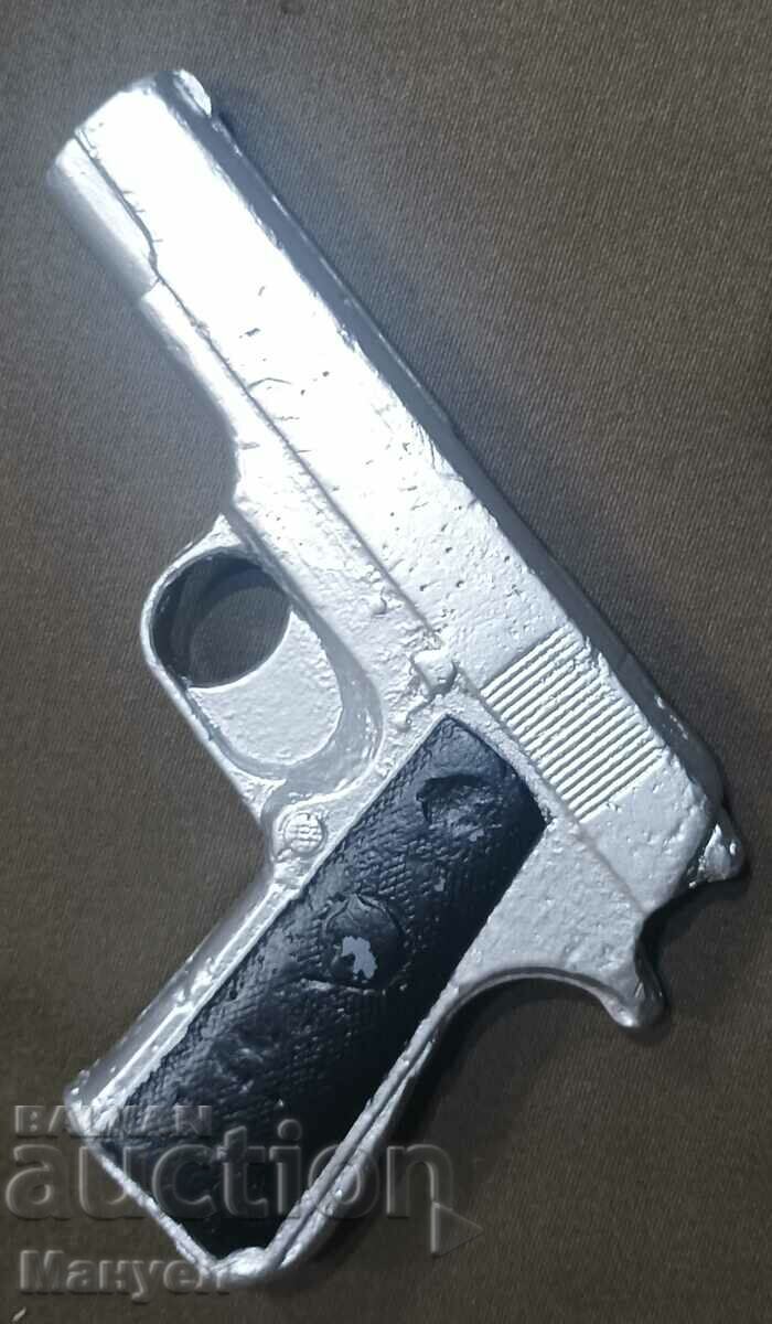 Доставка на Старо военно моделче на пистолет . Доставка на Старо военно моделче на пистолет .