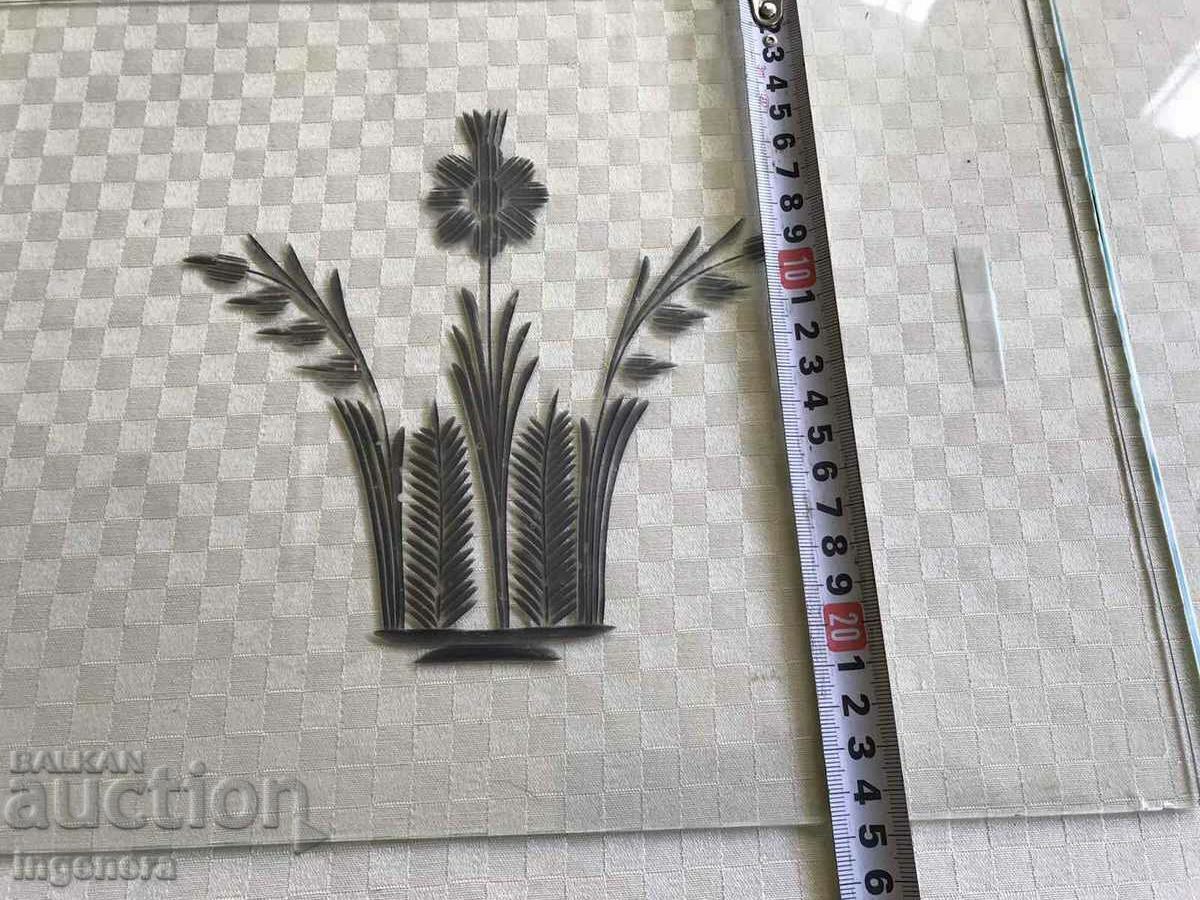 BUFFET DISPLAY GLASS GLASS RETRO ENGRAVED VINTAGE with price 39.00 BGN | € 19.94 BUFFET DISPLAY GLASS GLASS RETRO ENGRAVED VINTAGE with price 39.00 BGN | € 19.94