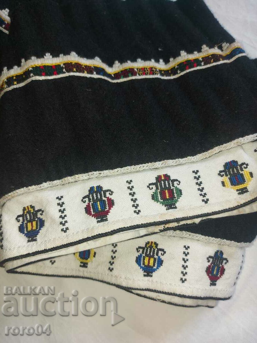 Auction COSTUMES - REMAINS Auction COSTUMES - REMAINS