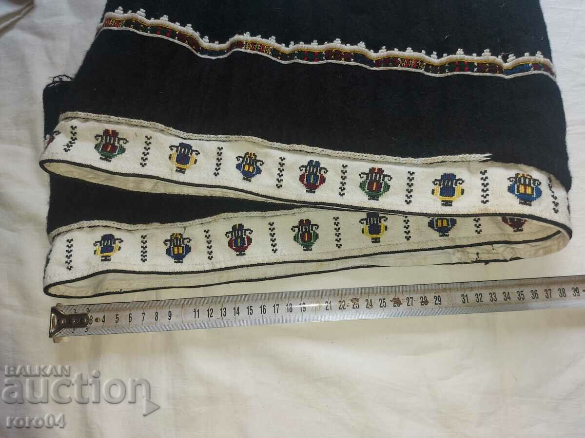 COSTUMES - REMAINS - 5 COSTUMES - REMAINS - 5